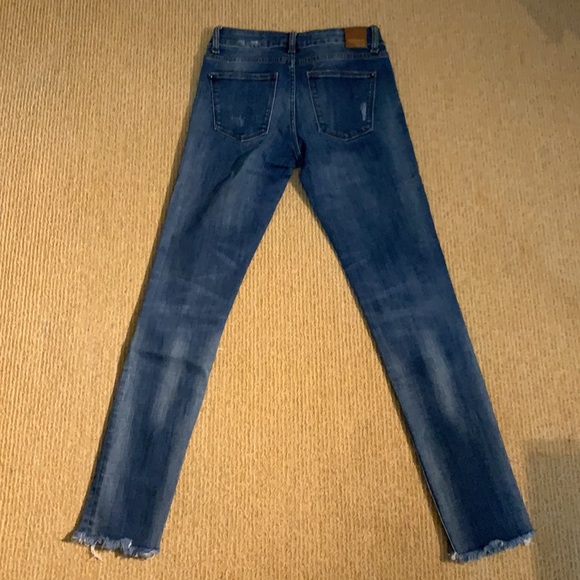 ZARA RIPPED JEANS (US 2 or AU 6) - Picture 2 of 4